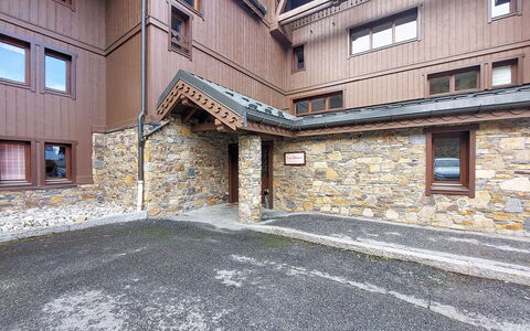 Le Hameau des Airelles: Appartement, Toevlucht, Zwembad, Condominium, Balkon, Hotel, Eco Hotel, Villa, Kamerplant