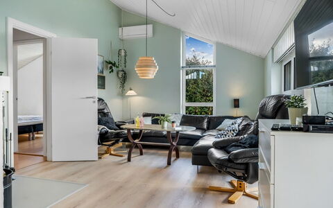 Gunnild - 200M to the Fjord: Interieur Ontwerp, Flooring, Meubilair, Hout, Plafond, Houten Vloer, Verdieping, Woonkamer, Verlichting, Huis