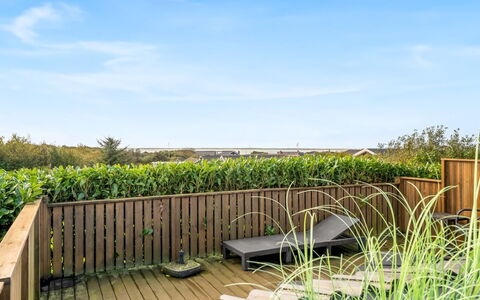 Gunnild - 200M to the Fjord: Gras, Struik, Tuin, Land Lot, Groundcover, Landscaping, Hek, Backyard, Hardwood, Dek