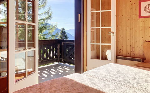 Chalet Perry: Hout, Interieur Ontwerp, Meubilair, Kamer, Verdieping, Flooring, Plafond, Hardwood, Fotolijst, Beits