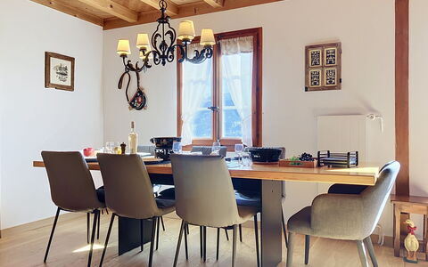 Chalet Perry: Meubilair, Interieur Ontwerp, Flooring, Verdieping, Stoel, Tafel, Hout, Eetkamer, Keuken En Eettafel, Houten Vloer
