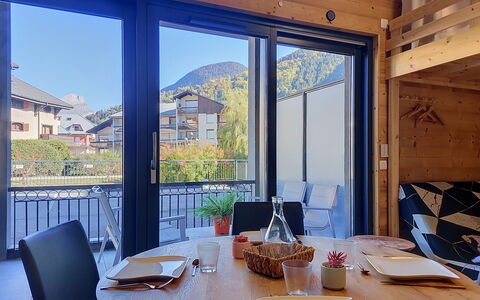 Clos du Savoy: Hardwood, Balkon, Beits, Stoel, Eco Hotel, Keuken En Eettafel, Restaurant