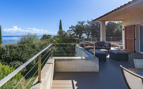 Cala Rossa: Balkon, Schaduw, Buitenmeubels, Toevlucht, Eco Hotel, Veranda, Leuning, Outdoor Structuur, Dek, Villa