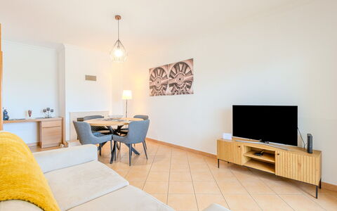Joaninha: Flooring, Meubilair, Interieur Ontwerp, Verdieping, Plafond, Bankstel, Woonkamer, Kamer, Huis, Appartement