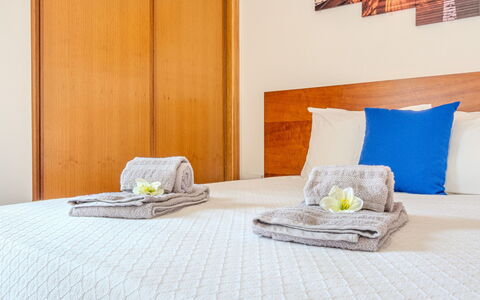 Joaninha: Interieur Ontwerp, Flooring, Hout, Meubilair, Verdieping, Kamer, Plafond, Bed, Verlichting, Slaapkamer