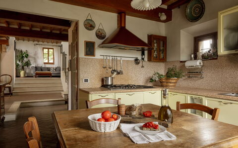 Podere Selva, Pool, Chianti: Meubilair, Interieur Ontwerp, Flooring, Hout, Plafond, Verdieping, Keuken, Huis, Kamer, Verlichting