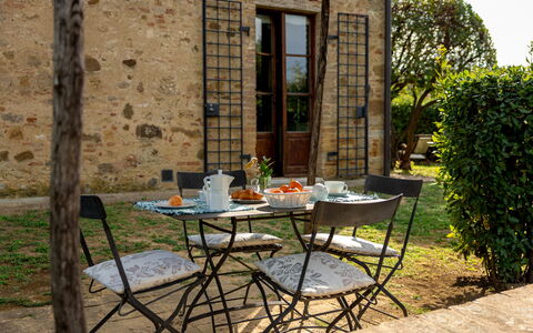 Podere Selva, Pool, Chianti: Meubilair, Buitenmeubels, Stoel, Tafel, Buitentafel, Keuken En Eettafel, Tuin, Backyard, Koffietafel, Patio