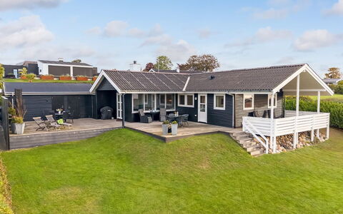 Takenya - 400M from the Sea: Dak, Huis, Verblijf, Veranda, Landgoed, Schaduw, Siding, Gazon, Werf, Landscaping