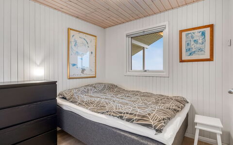 Takenya - 400M from the Sea: Hout, Slaapkamer, Flooring, Verdieping, Bed, Laken, Interieur Ontwerp, Plafond, Bed Frame, Bedding
