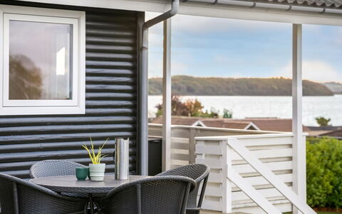 Takenya - 400M from the Sea: Hout, Veranda, Huis, Dek, Deur, Buitenmeubels, Schaduw, Siding, Verblijf, Balkon