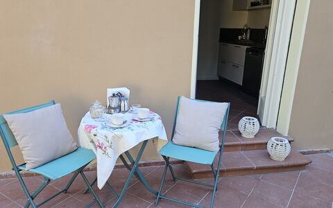Adele: Meubilair, Stoel, Buitenmeubels, Klapstoel, Comfort, Buitentafel, Balkon, Koffietafel, Armleuning, Keuken En Eettafel