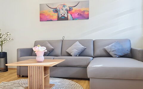 Radstadt 26: Meubilair, Bankstel, Interieur Ontwerp, Flooring, Hout, Verdieping, Woonkamer, Kussen, Kussen Gooien, Hoofdkussen