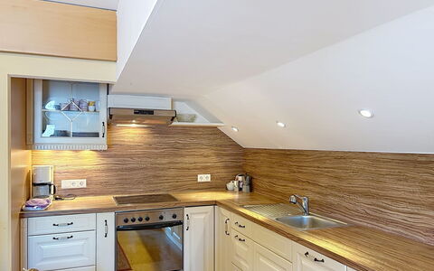 Wohlfühlnest St. Michael: Hout, Countertop, Keuken, Interieur Ontwerp, Flooring, Huis, Verdieping, Plafond, Verlichting, Loodgieterswerkinrichting