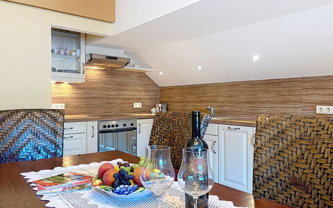 Wohlfühlnest St. Michael: Interieur Ontwerp, Keuken, Meubilair, Hout, Flooring, Countertop, Plafond, Verdieping, Huis, Verlichting