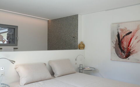 Valserhaus: Interieur Ontwerp, Meubilair, Bed, Muur, Slaapkamer, Plafond, Lichte Inrichting, Flooring, Verdieping, Kamer