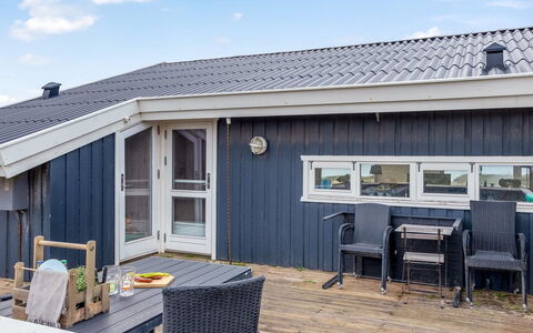 Erblin - 150M from the Sea: Steen, Landgoed, Tuin, Voorstad, Oprit, Landscaping, Werf, Hacienda, Boerderij, Backyard