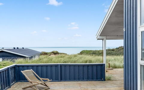 Erblin - 150M from the Sea: Steen, Landgoed, Tuin, Voorstad, Oprit, Landscaping, Werf, Hacienda, Boerderij, Backyard