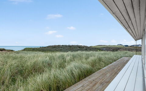 Erblin - 150M from the Sea: Steen, Landgoed, Tuin, Voorstad, Oprit, Landscaping, Werf, Hacienda, Boerderij, Backyard