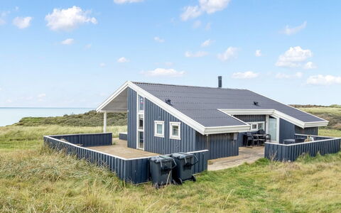 Erblin - 150M from the Sea: Steen, Landgoed, Tuin, Voorstad, Oprit, Landscaping, Werf, Hacienda, Boerderij, Backyard