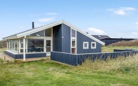 Erblin - 150M from the Sea: Steen, Landgoed, Tuin, Voorstad, Oprit, Landscaping, Werf, Hacienda, Boerderij, Backyard
