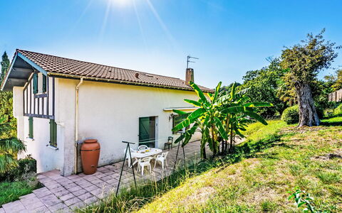 Agintza: Steen, Landgoed, Tuin, Voorstad, Oprit, Landscaping, Werf, Hacienda, Boerderij, Backyard
