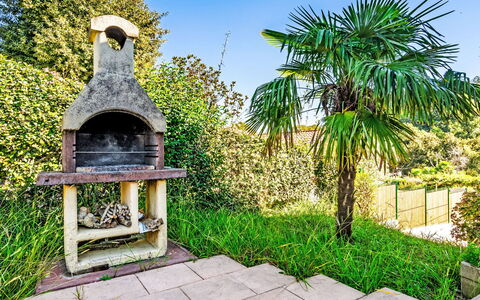 Agintza: Steen, Landgoed, Tuin, Voorstad, Oprit, Landscaping, Werf, Hacienda, Boerderij, Backyard
