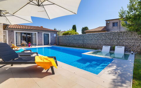 Samanta: Steen, Landgoed, Tuin, Voorstad, Oprit, Landscaping, Werf, Hacienda, Boerderij, Backyard