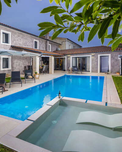 Samanta: Steen, Landgoed, Tuin, Voorstad, Oprit, Landscaping, Werf, Hacienda, Boerderij, Backyard