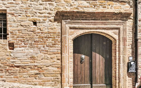 Dimora Castello: Steen, Landgoed, Tuin, Voorstad, Oprit, Landscaping, Werf, Hacienda, Boerderij, Backyard