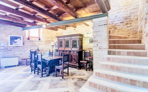 Dimora Castello: Steen, Landgoed, Tuin, Voorstad, Oprit, Landscaping, Werf, Hacienda, Boerderij, Backyard