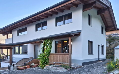 Oberladstätter: Hout, Huis, Huis, Dak, Verblijf, Deur, Siding, Landgoed, Balkon, Veranda