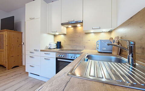 Oberladstätter: Keuken, Countertop, Toestel Van De Keuken, Meubilair, Flooring, Interieur Ontwerp, Hout, Cabinetry, Major Appliance, Verdieping