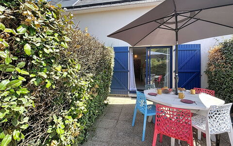 Stango: Struik, Meubilair, Buitenmeubels, Stoel, Tuin, Schaduw, Paraplu, Bloempot, Buitentafel, Werf