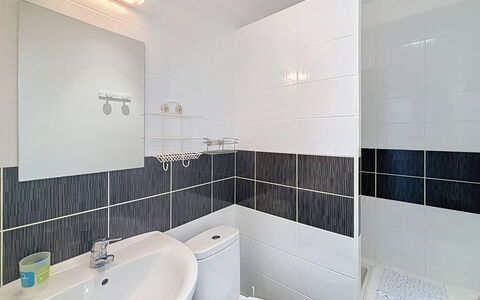 Stango: Loodgieterswerkinrichting, Flooring, Badkamer, Verdieping, Interieur Ontwerp, Wastafel, Wastafel In De Badkamer, Loodgieter, Kraan, Tegel