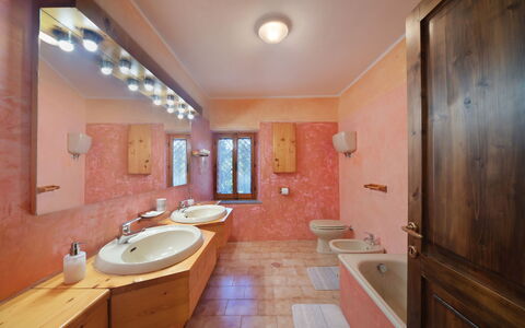Casale Vepres: Interieur Ontwerp, Flooring, Muur, Wastafel In De Badkamer, Verdieping, Loodgieterswerkinrichting, Plafond, Wastafel, Kamer, Badkamer