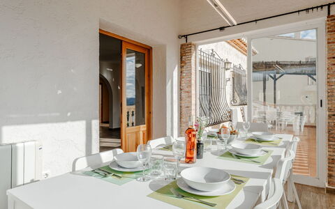 Vista Xalo: Meubilair, Interieur Ontwerp, Stoel, Plafond, Keuken En Eettafel, Kamer, Eetkamer, Beits, Kamerplant, Restaurant