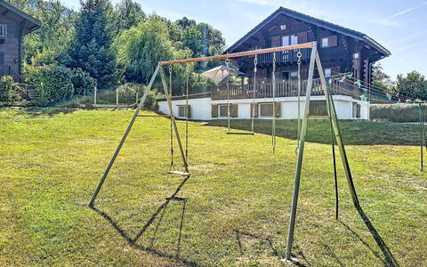 La Cabrette: Land Lot, Tuin, Schaduw, Gazon, Speeltoestel, Park, Werf, Backyard, Netto