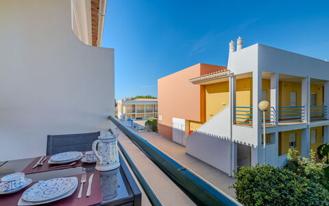 Encosta São José Escape: Appartement, Balkon, Landgoed, Schaduw, Ontwerp, Villa, Veranda, Daylighting, Penthouse, Hotel