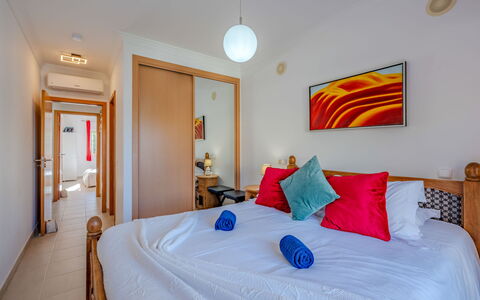 Encosta São José Escape: Meubilair, Appartement, Interieur Ontwerp, Huis, Verdieping, Flooring, Plafond, Slaapkamer, Stoel, Bed