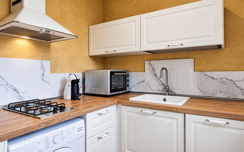 Zuccheri Canditi: Keuken, Countertop, Toestel Van De Keuken, Major Appliance, Cabinetry, Flooring, Hout, Interieur Ontwerp, Huis, Meubilair