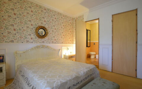 Zuccheri Canditi: Muur, Interieur Ontwerp, Slaapkamer, Bed, Hout, Laken, Plafond, Meubilair, Kamer, Textiel