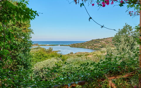 Villa Ananda 8: Blauw, Water, Groen, Vegetation, Natuurlijk Landschap, Struik, Plantengemeenschap, Kust, Natuurgebied, Meer