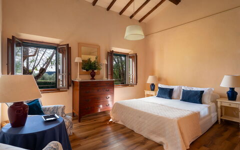 Villa del Poggio D'Oro 8: Meubilair, Interieur Ontwerp, Muur, Bed, Flooring, Slaapkamer, Hout, Verdieping, Kamer, Textiel