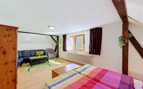 Ferienhaus Huber: Hout, Interieur Ontwerp, Meubilair, Plafond, Huis, Kamer, Appartement, Hardwood, Bed, Slaapkamer