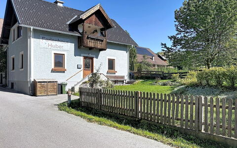 Ferienhaus Huber: Gebouw, Huis, Dak, Verblijf, Struik, Huis, Woongebied, Menselijke Nederzetting, Boerderij