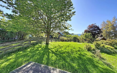 Ferienhaus Huber: Groen, Landschap, Groundcover, De Lente, Weide, Tuin, Zonlicht, Gazon, Pasture, Schaduw