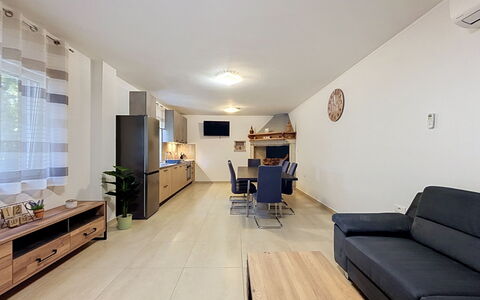 Martina: Meubilair, Interieur Ontwerp, Flooring, Bankstel, Verdieping, Hout, Plafond, Kamer, Woonkamer, Houten Vloer