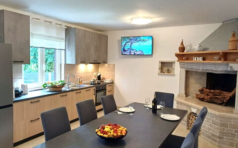 Martina: Meubilair, Interieur Ontwerp, Keuken, Flooring, Countertop, Stoel, Hout, Plafond, Keuken En Eettafel, Tafel