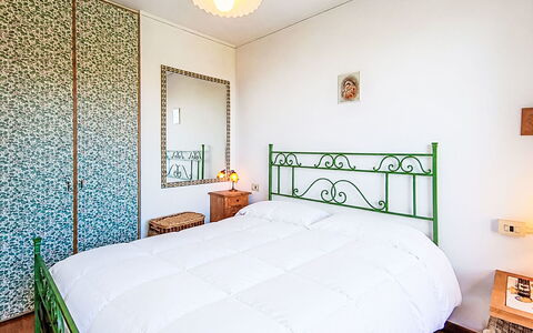 Casa Prais: Bed, Slaapkamer, Interieur Ontwerp, Bedding, Laken, Flooring, Verdieping, Meubilair, Linens, Plafond