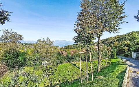 Casa Prais: Blad, Vegetation, Struik, De Lente, Woody Plant, Tuin, Haag, Landscaping, Plantage, Evergreen